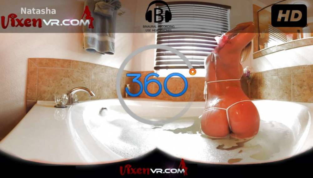 VR VIRGIN CAUGHT BATHING - VOYEUR